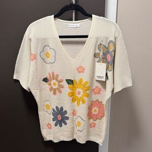 NWT N. Every Day Floral Knit Sweater Top One Size Cream V-Neck Short Sleeve